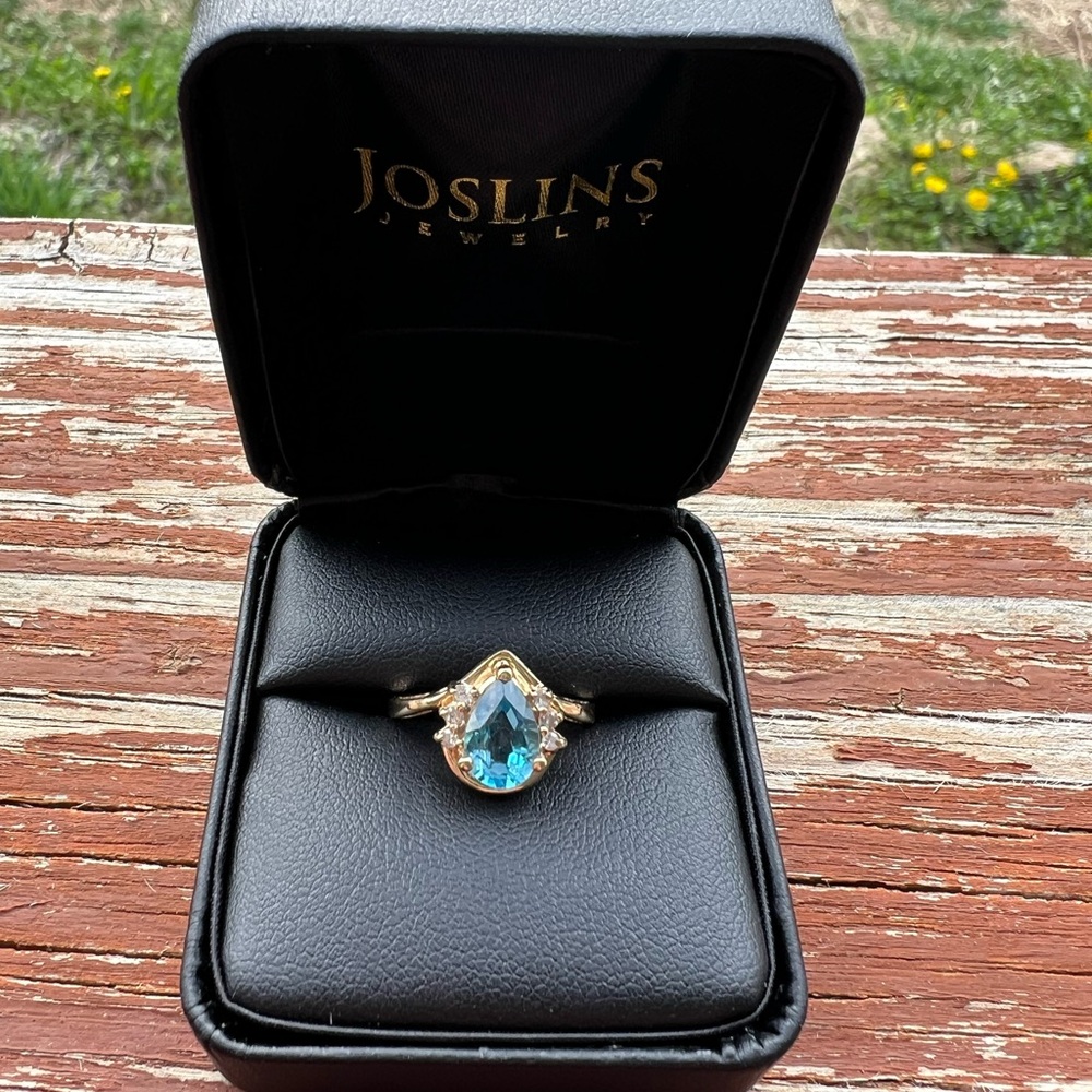 Blue Topaz Ring - Picture 3 of 4